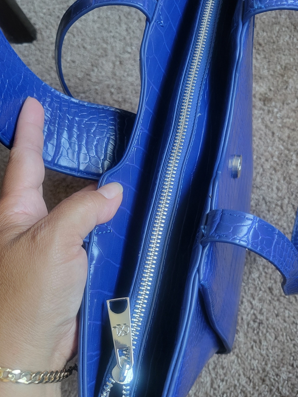 Cobalt blue tote bag with crocodile embossing and logo detail - Picture 13 of 16